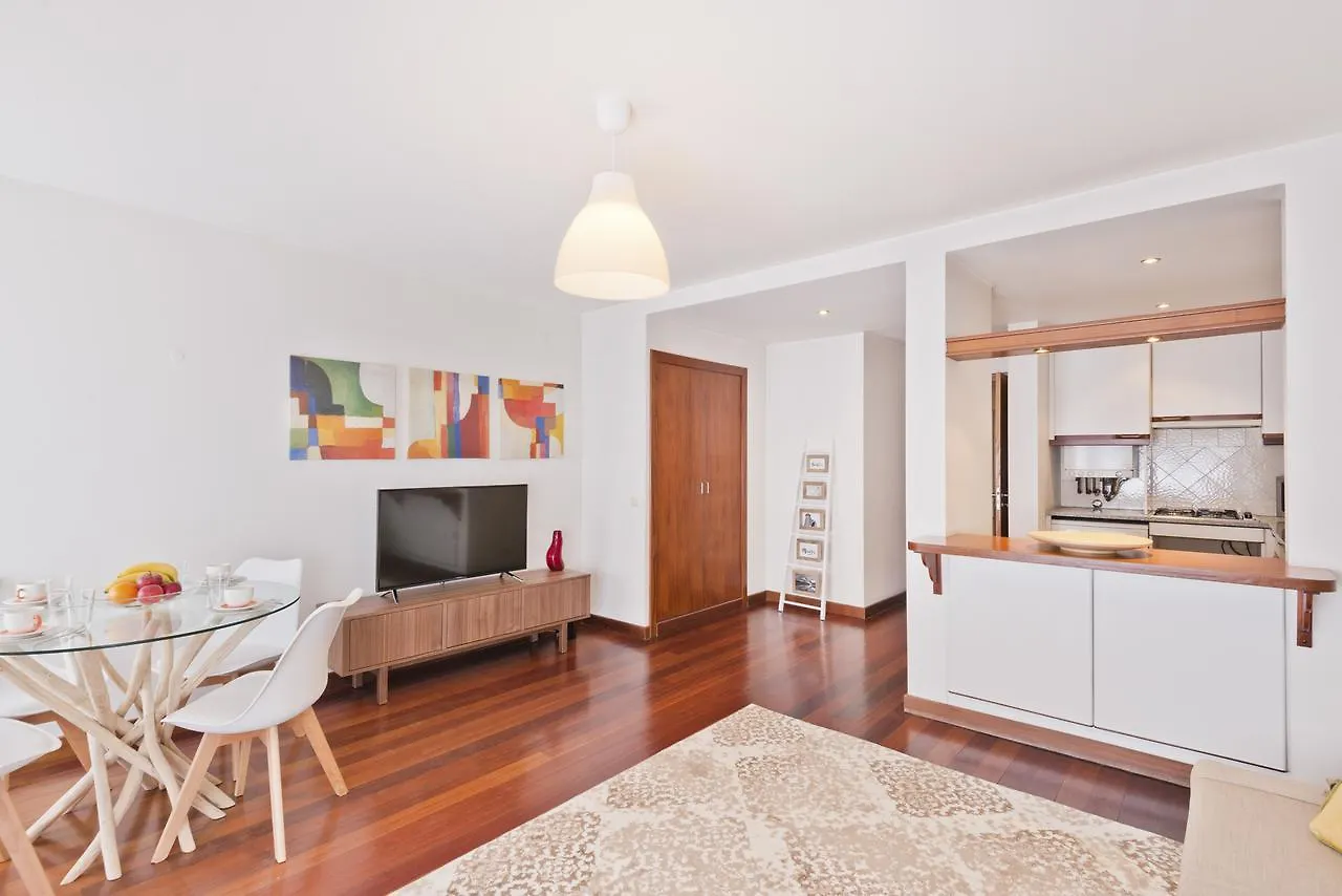 Bmyguest - Central Garage Apartment Lisbon 0*,
